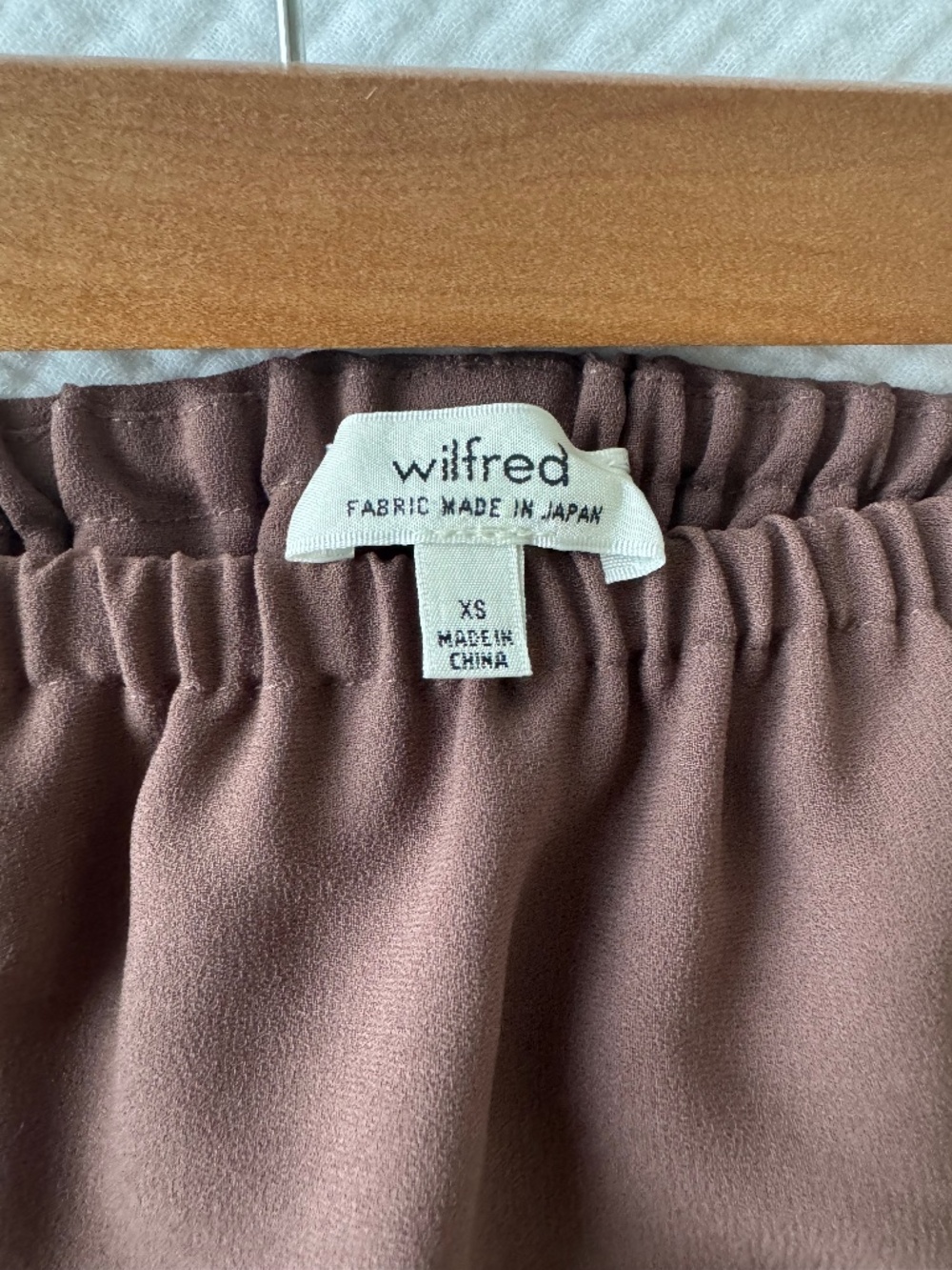 Wilfred Aritzia off-shoulder mauve blouse